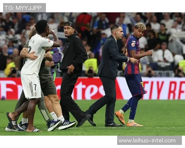 西甲焦点战皇马小胜AC米兰红牌事件引发全场热议与争议